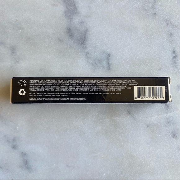 Dibs Beauty No Pressure Lip Liner Definer in Medium - Picture 7 of 8